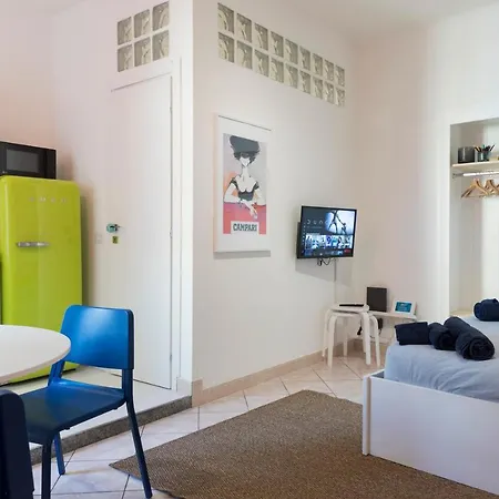 Xenia - Stylish Colorful Apt- Upbeat & Well-connected Area Milão