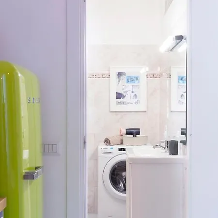 Xenia - Stylish Colorful Apt- Upbeat & Well-connected Area Apartamento Milão
